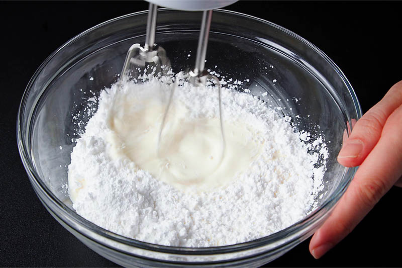 hand mixer beating the cream and sugar
