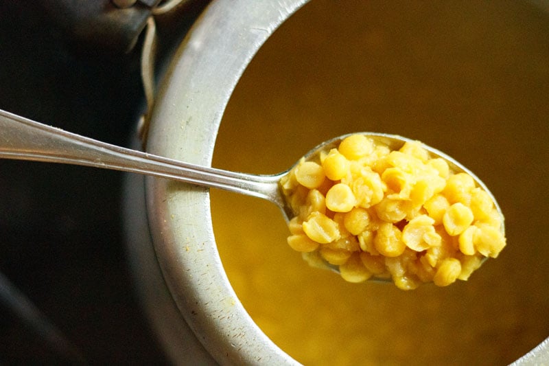 cooked chana dal in a spoon