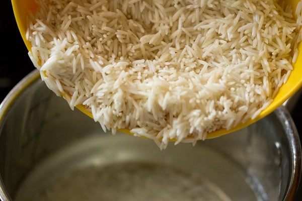 adding rice to hot water