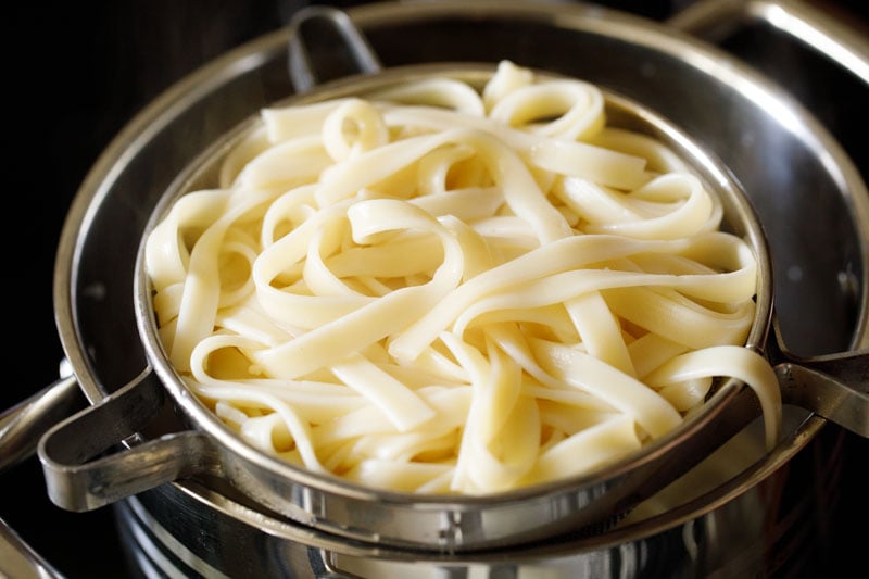 fettuccine paste in a strainer