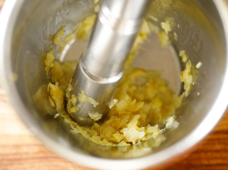crushing ginger & garlic in mortar-pestle
