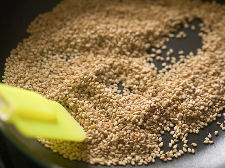 roasting white sesame seeds in the pan