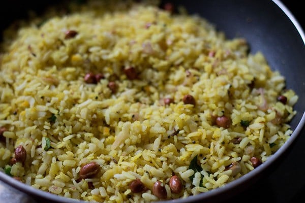 poha mixed evenly. 