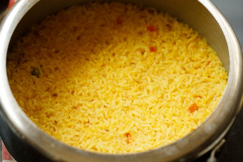 khichdi cooked inside the cooker