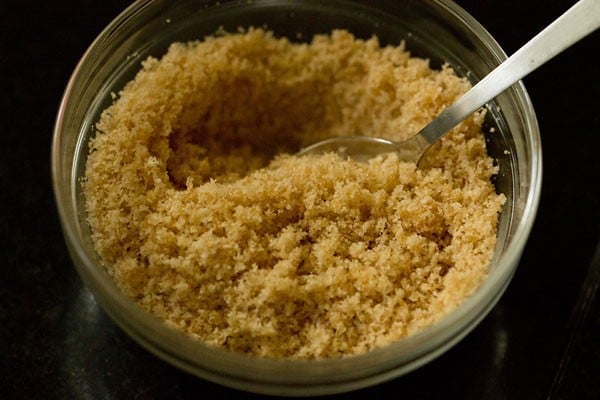 breadcrumbs have the consistency of wet sand.