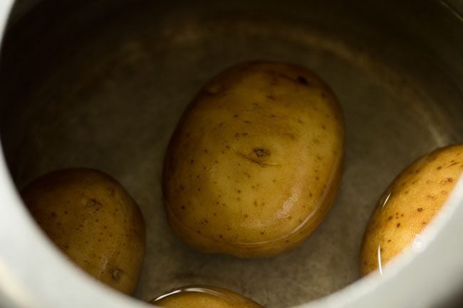 boiling potaotes in a pressure cooker