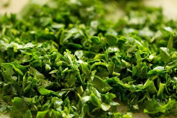 finely chopped methi leaves
