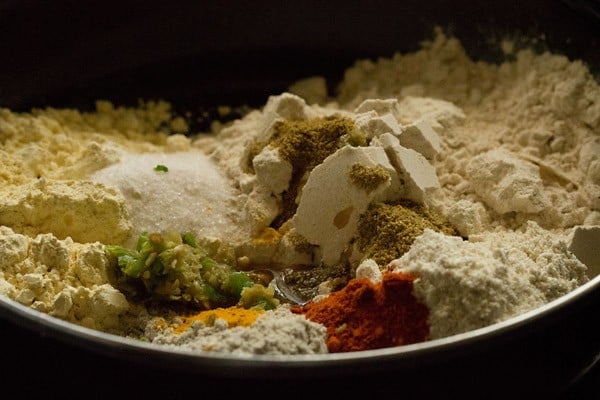 spices and seasonings added to flours