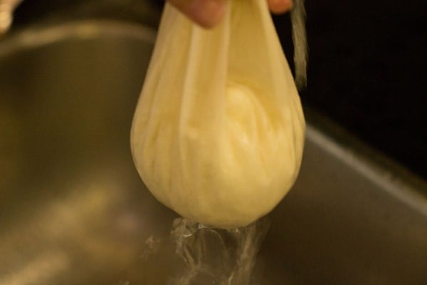 rinsing the chenna for rasgulla recipe