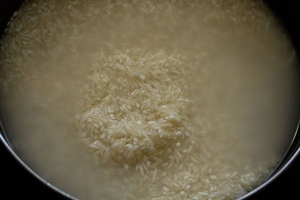rinse the rice and drain the water