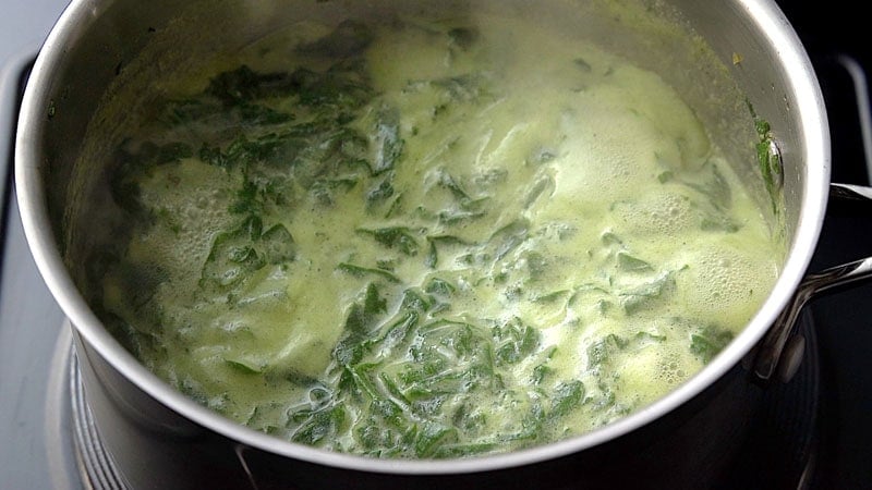 cooking spinach soup mixture