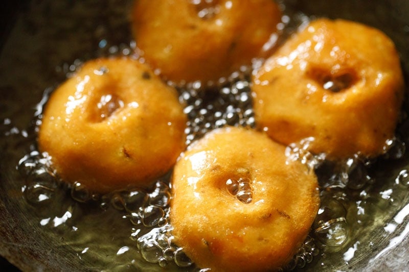 crisp and golden medu vada in hot oil