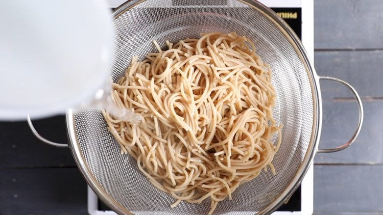 rinsing noodles with fresh water